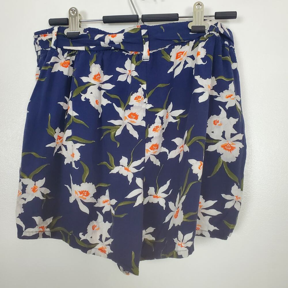 Old Navy floral shorts size large blue tie belt - Picture 2 of 3